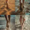 一个女人的脚，她走在沙子里，特写，电影般的，超真实感的，广角镜头，4k --ar 2：3 --s 250
