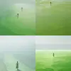 中间是一个人走在绿水上，穿着大卫·伯德尼、数字喷枪、莫妮亚·梅洛、枯幽默、海岸风光、小飞跃、五颜六色的水洗--AR3：4--S 100--风格的RAW