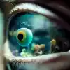 一个眼睛里有水族箱的人