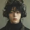 Nicole Harper为《广告牌》杂志拍摄的照片，超现实主义自动售货机风格，mori kei，用ektachrome拍摄的照片，Witchcore，视听装置，黑色和米色，工作室肖像--ar 175：204 --s 750 --风格原始