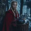 一位留着金色辫子的女猎人，穿着红色斗篷，篮子里拿着一个狼头。夜，蓝色森林，CG渲染，--ar 9：16