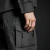 照片，城市军事，技术材料，文本上的面料小点标签灰色理论，小点，设计极简，面料为深灰色，具有微妙的纹理变化，以低角度设置以捕捉裤子形式和细节，f/5.6专注于裤子工艺，纯灰色背景，工作室灯光设置
