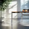 USM Haller Table在专业摄影工作室拍摄，Fujifilm GFX 100 S，GF 80 mm f/1.7镜头，桌子优雅简约，精致的饰面，在展示桌子干净的环境中