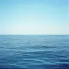 海洋，梦幻，唤起财产，难以形容的神秘，晴朗的天空--没有丑陋，变形，吵闹，模糊，扭曲，焦点不集中，多余的手指，不良的解剖结构，多余的四肢，画得不好的脸，画得不好的手，失踪的手指 