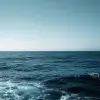 海洋，梦幻，唤起财产，难以形容的神秘，晴朗的天空--没有丑陋，变形，吵闹，模糊，扭曲，焦点不集中，多余的手指，不良的解剖结构，多余的四肢，画得不好的脸，画得不好的手，失踪的手指 