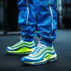 鞋子，荧光蓝色Nike Airmax 97，牛仔货物慢跑裤