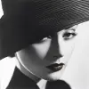 时尚，完美的面孔，Vogue 1935 --没有丑陋、畸形、吵闹、模糊、扭曲、失焦、多余的手指、不良的解剖结构、多余的四肢、脸部画得不好、手画得不好、手指缺失