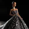 Azzedine Alaia的芭比娃娃Mattel：：拿着钻石，32 k uhd风格，超详细的插图，标志性--没有文字，手指多余，手变异，手画得不好，缺少手臂，缺少腿，额外的手臂，额外的腿，融合的手指，手指太多--s 50 -风格原始