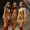 20世纪70年代的复古女装时尚，三位模特穿着带有几何图案的泥土色针织拼布连衣裙和黑色紧身裤。这件衣服是20世纪70年代的时尚风格。--ar 115：119 --v 5.2