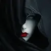 一位神秘的女人，有着陶瓷皮肤、红色口红和白色眼睛，穿着全黑连帽斗篷，在镜头前摆姿势。不知名艺术家风格的黑暗艺术摄影。--v 6.0 --ar 56：41