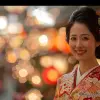 日本Instagram影响者的超现实肖像：：5传统浴衣与现代时尚配饰：4宁静的面孔，妆容微妙，在茶道室自拍：：3高对比度摄影风格，柔和的工作室灯光：：2融合古代智慧与当代社交媒体文化：：1 --v 6.0 --ar 16：9 --s 600 --风格原始--c 20