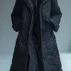 《Vogue Runway》，一位亚洲女性的全身肖像，穿着带兜帽的黑色冬季外套和大号刺绣装饰品，穿着白色运动鞋。以亚洲女性的风格--ar 1：2 --styminster 750