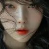 一位黑发飘逸的女人正在摆姿势，以dain yoon的风格，柔和的边缘和模糊的细节，捕捉原始的情感，多层的、柔和的边缘，波浪形的、鲜明的面部特征--ar 69：128 --styminster 750 --v 6