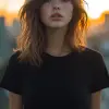 摄影，前视图，动态范围，女模特，上身，黑色T恤，深色卡其色工装裤，城市背景，黄昏，戏剧性的阳光，散景，城市景观，照片现实主义，自然，UHD --ar 9：16 --styleston 300