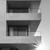 摄影，正视图，立面，清晰的表达，简单的设计，简约的，晴朗的早晨，现实主义的阳光，动态效果--混乱2 --ar 9：16 --风格原始--styminster 700 --v 6
