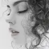 一个女人的画，视频蒙太奇风格，受自然启发的新艺术，柔焦，我不敢相信这有多漂亮，极简主义草图，曲线，自由的笔触--ar 73：128 --styminster 750