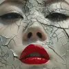 这是一位亚洲女性的肖像，她有着陶瓷般的皮肤，裂开的脸，下面是银色的金属，涂着红色的口红和控制论的眼睛。时尚摄影，超现实主义风格。--ar 4：5 --v 6.0 --风格原始--s 500