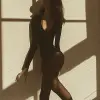 一位穿着黑色紧身裤搭配丝袜的女人，直立姿势，解构剪裁风格，标志性专辑封面，hispanicore，osARE kei，端庄的姿势，光滑抛光，屡获殊荣--ar 25：32 --s 250
