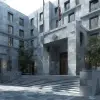 市政办公楼，对称立面与石材墙体搭配广场台阶，灰白与深蓝色调，庄重大气风格，旗帜飘扬和雕塑装饰细致，清晨阳光投射长影，气质严谨，建筑设计效果图     --ar 4:3