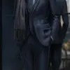 秋季项目交流会，男士深蓝西装配羊毛围巾，色彩稳重，绅士商务风格，西装肩线硬挺，落地窗外微光映射，服饰设计效果图     --ar 9:16